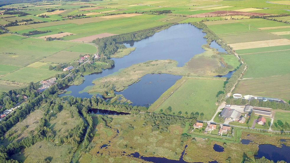 Das Sandwater ist im Bereich des Weges „Achter‘t Sandwater“ (rechts im Bild) immer noch nicht ganz dicht. Foto: Bernd Heiken