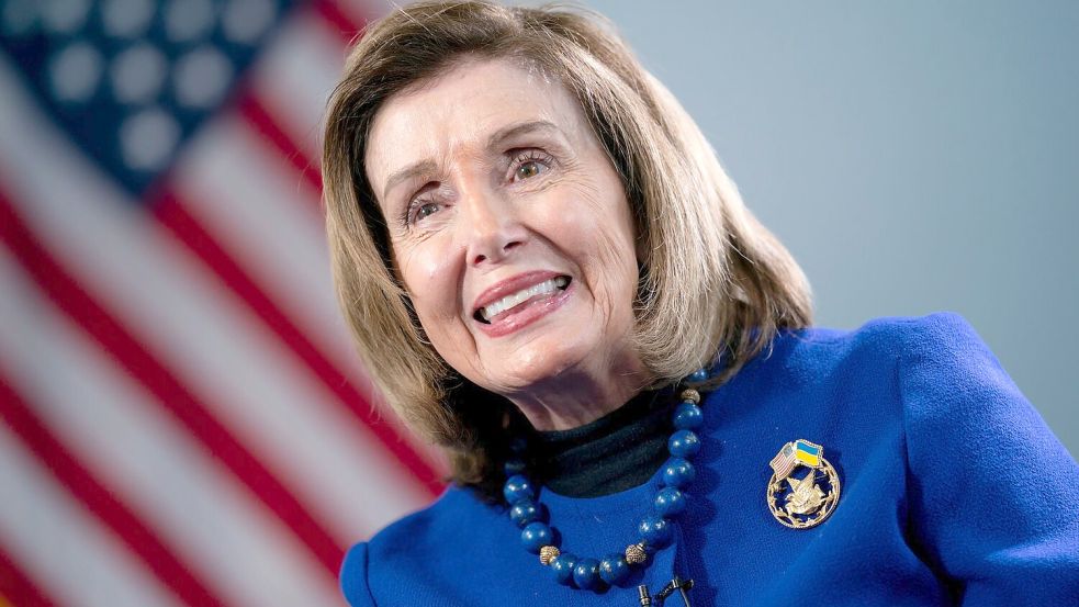 Nancy Pelosi stellt sich hinter Kamala Harris. (Archivbild) Foto: J. Scott Applewhite/AP/dpa