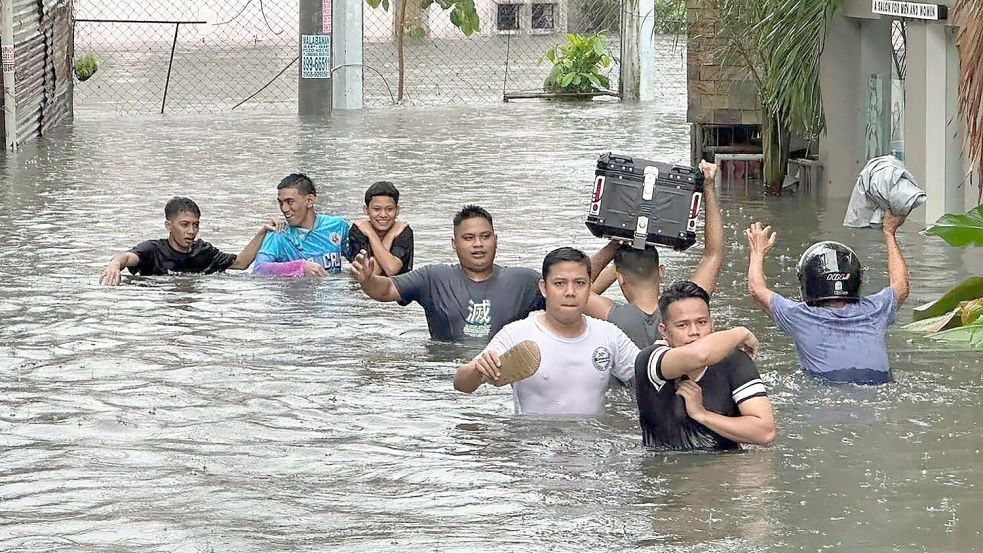 In Manila stand das Wasser teilweise meterhoch. Foto: Joeal Capulitan/AP