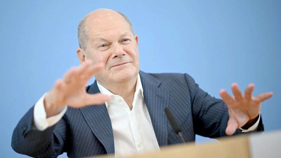 Ziemlich bald nach seiner Sommer-Pressekonferenz geht es für Scholz erstmal in den Urlaub. Sein Wunsch: Ruhe. Foto: Britta Pedersen/dpa