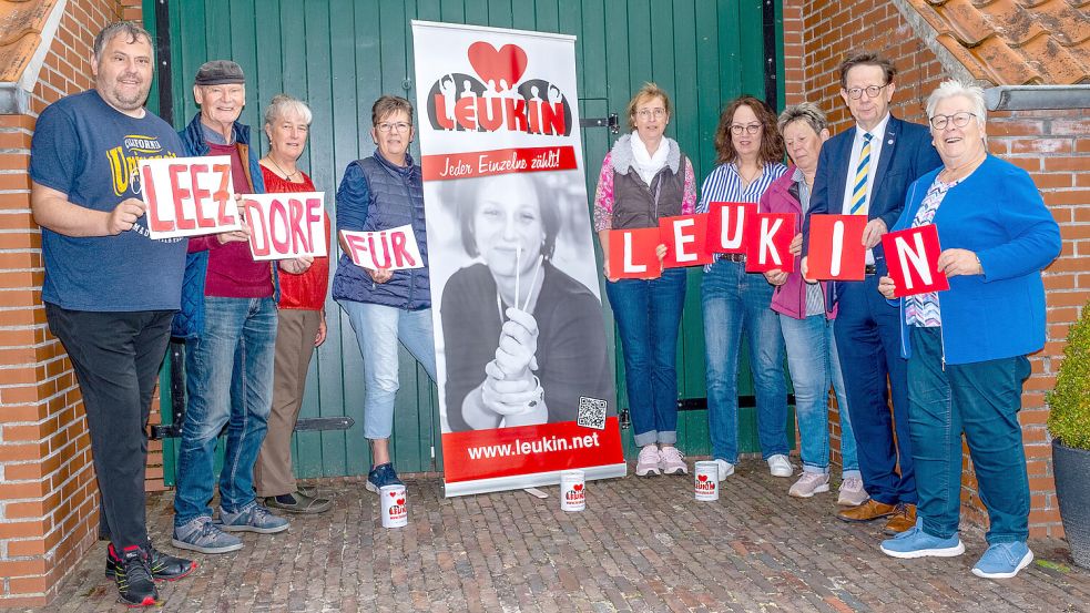 Sie organisieren die Benefiz-Aktion für Leukin: Matthias Kleen (von links), Georg Ostwold, Heidi Frerichs, Elke Redinius, Heike Stürcken-Peters, Gisela Riesebeck, Therese Ostwold, Peter Riesebeck und Else Bontjes. Foto: Hans-Peter Schmitz