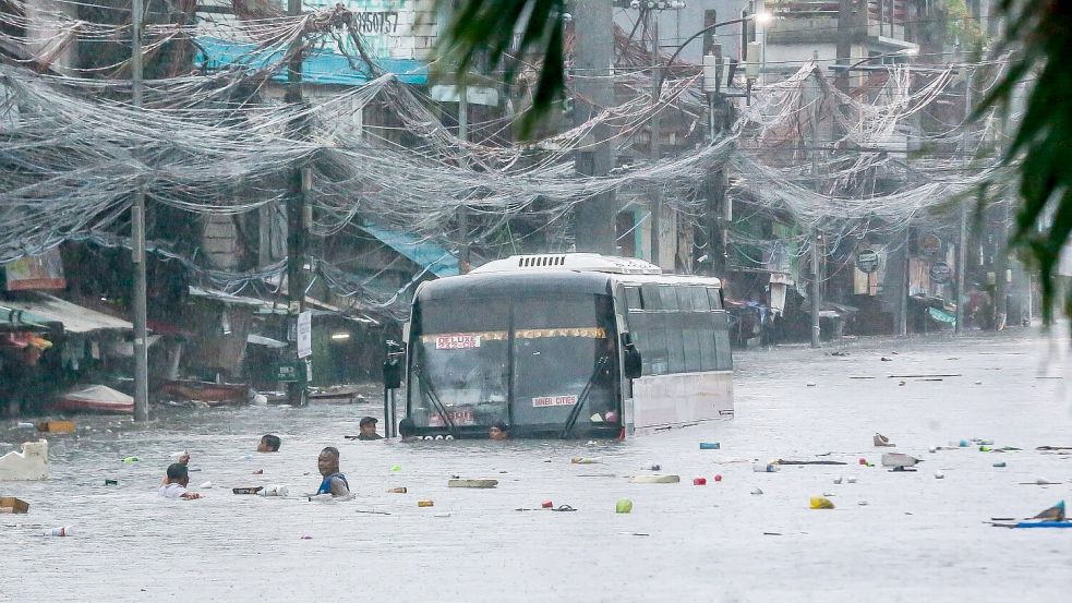 Zuvor hatte der Sturm auf den Philippinen gewütet - in dem Land gab es ebenfalls Tote. Foto: Rouelle Umali/XinHua/dpa