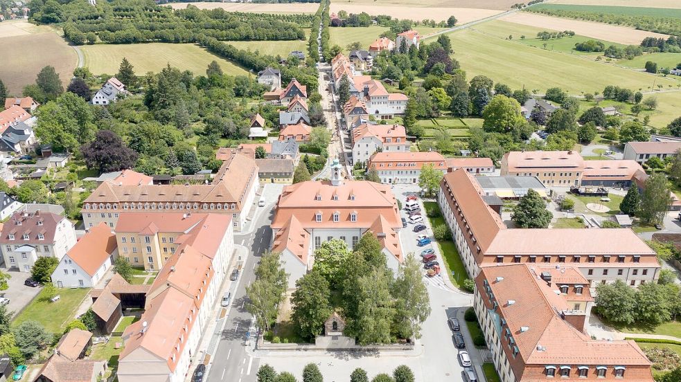 Die Brüdergemeine Herrnhut wurde in die Liste des Unesco-Weltkuturerbes aufgenommen. Foto: Sebastian Kahnert/dpa