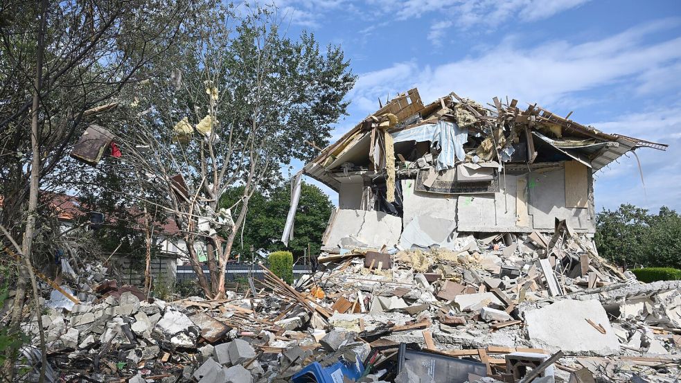 Ein Trümmerfeld bleibt nach der Hausexplosion in Memmingen . Foto: Stefan Puchner/dpa