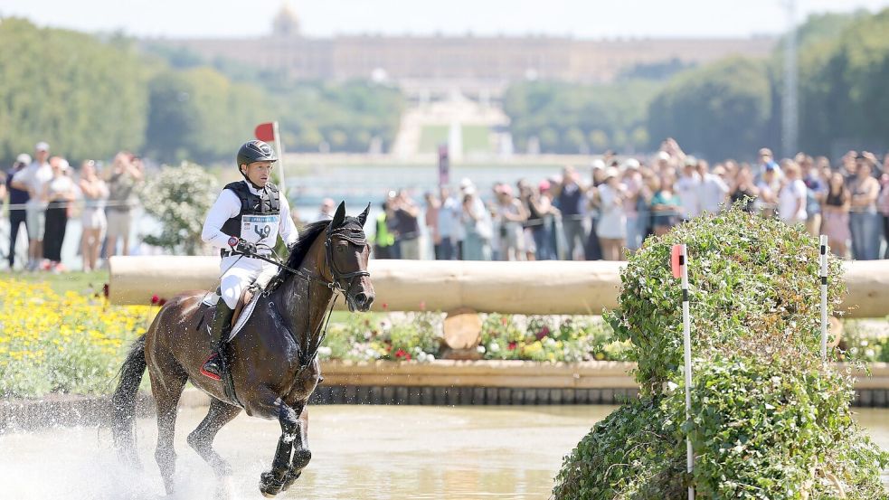 Michael Jung reitet mit Chipmunk auf Goldkurs. Foto: Rolf Vennenbernd/dpa