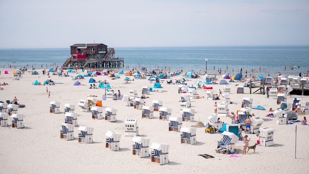 Mit Sommerwetter an der Nordsee wie am vergangenen Wochenende wird es in diesen Tagen eher nichts. Foto: dpa/Daniel Bockwoldt