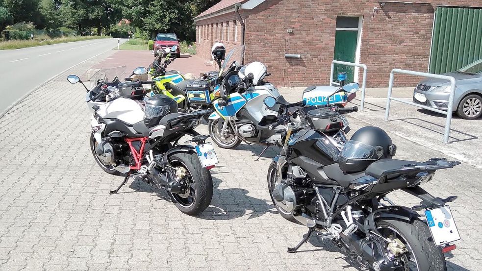 Dienstliche Motorräder wurden für die Kontrollen genutzt. Foto: Polizeiinspektion Leer/Emden