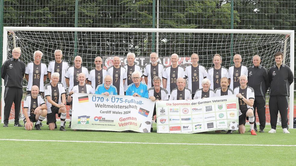 Diese Ü70-Fußballer gehen für die „German Veterans“ bei der Weltmeisterschaft in Wales an den Start. Fotos: Wilfried Gronewold