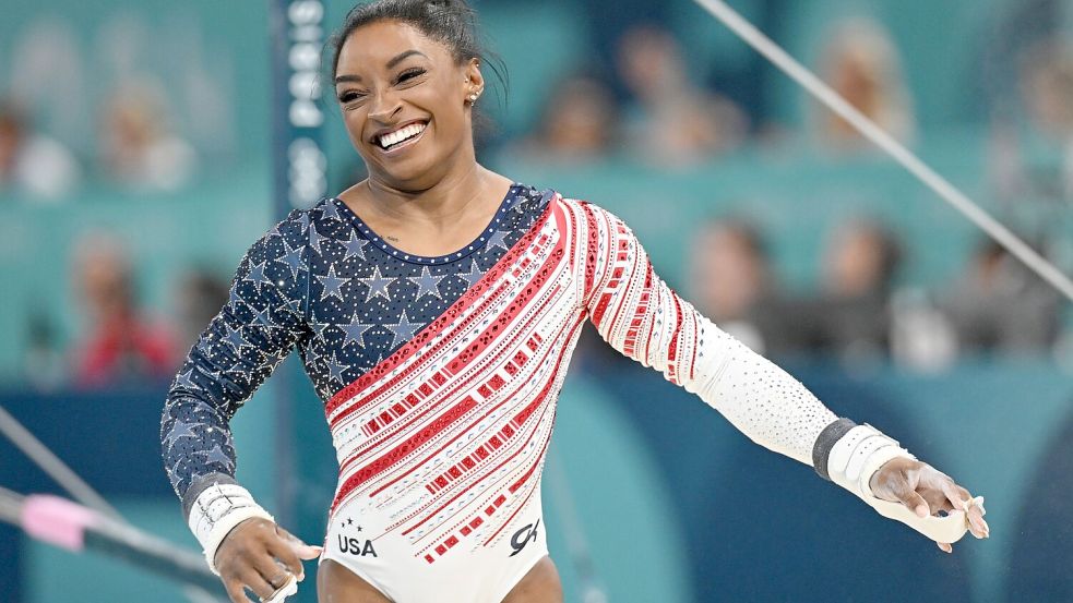 Locker und gelöst bestreitet Simone Biles den Wettkampf. Foto: Marijan Murat/dpa