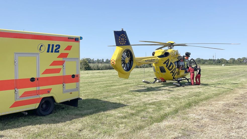 Ein Hubschrauber wurde eingesetzt, um das Mädchen in eine Klinik zu fliegen. Foto: Freiwillige Feuerwehr Norden