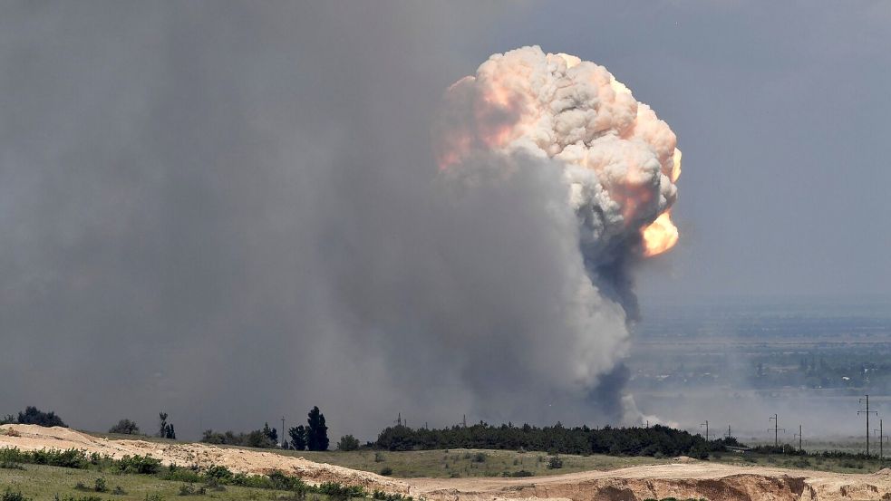 In ihrem Abwehrkampf greift die ukrainische Armee nicht nur auf annektiertem Gebiet wie der Halbinsel Krim Munitionsdepots an, sondern auch im russischen Hinterland. (Symbolbild) Foto: Viktor Korotayev/Kommersant Publishing House/AP/dpa