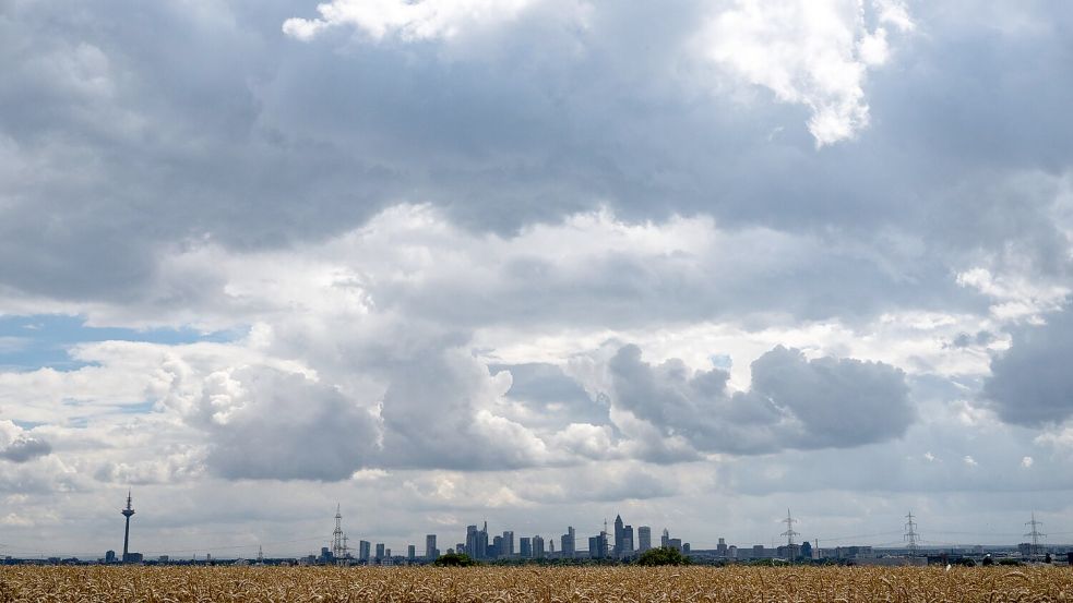 Die nächsten Tage werden warm, allerdings bleibt auch das Unwetterrisiko hoch (Archivbild). Foto: Boris Roessler/dpa