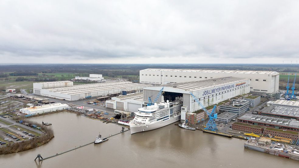 Der Standort der Meyer Werft in Papenburg ist Herzstück des internationalen Konzerns, der in einer tiefen Krise steckt. Foto: dpa/Lars Penning