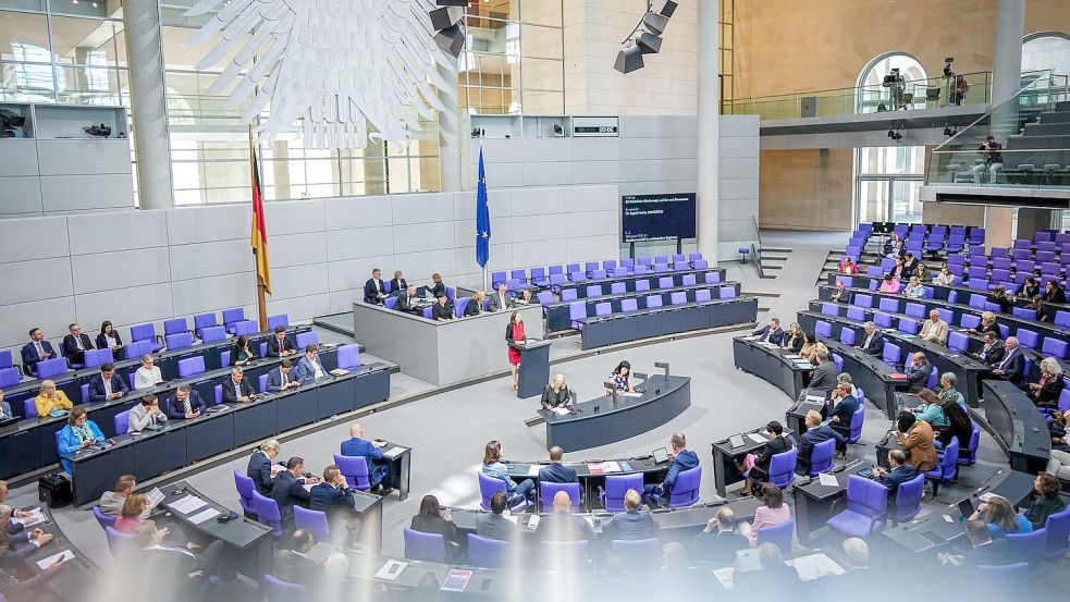 Der Bundestag soll durch die Wahlrechtsreform auf 630 Abgeordnete begrenzt werden. Foto: Kay Nietfeld/dpa