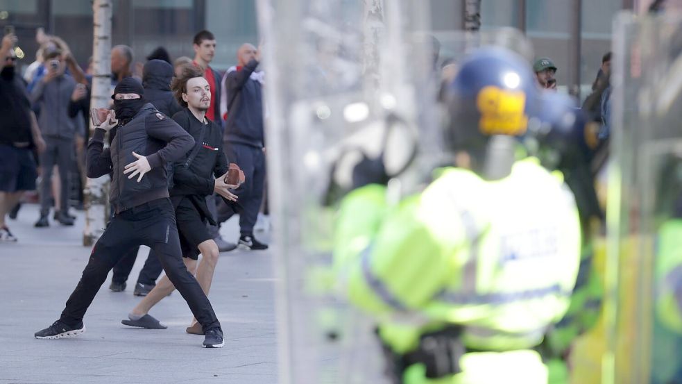 In Liverpool wurden Polizisten attackiert. Foto: James Speakman/PA Wire/dpa