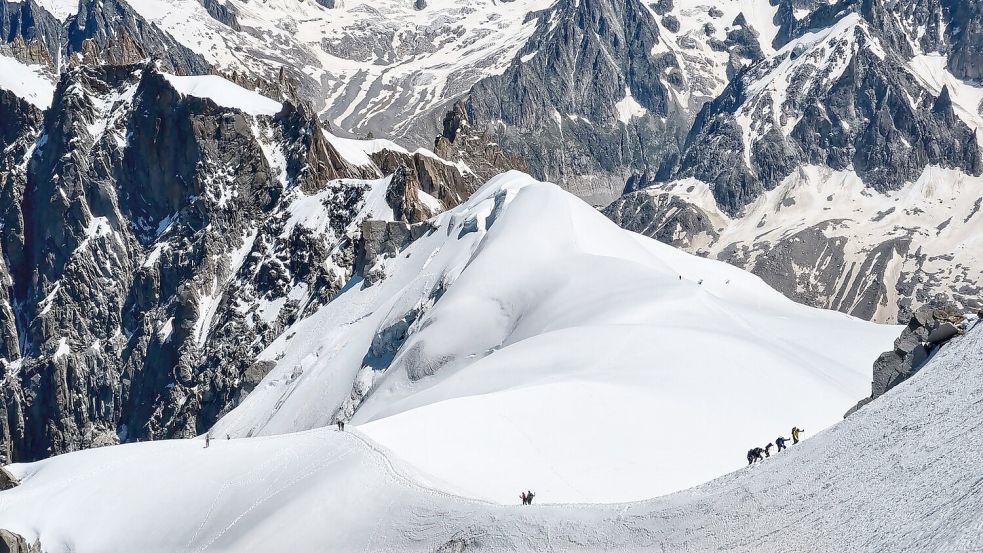 Am Mont Blanc verunglücken immer wieder Bergsteiger (Archivfoto). Foto: Sachelle Babbar/ZUMA Wire/dpa