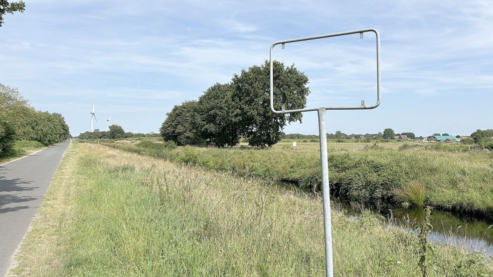 Eine Ortstafel an der Straße Victorburer Moor wurde entwendet. Foto: Karin Böhmer