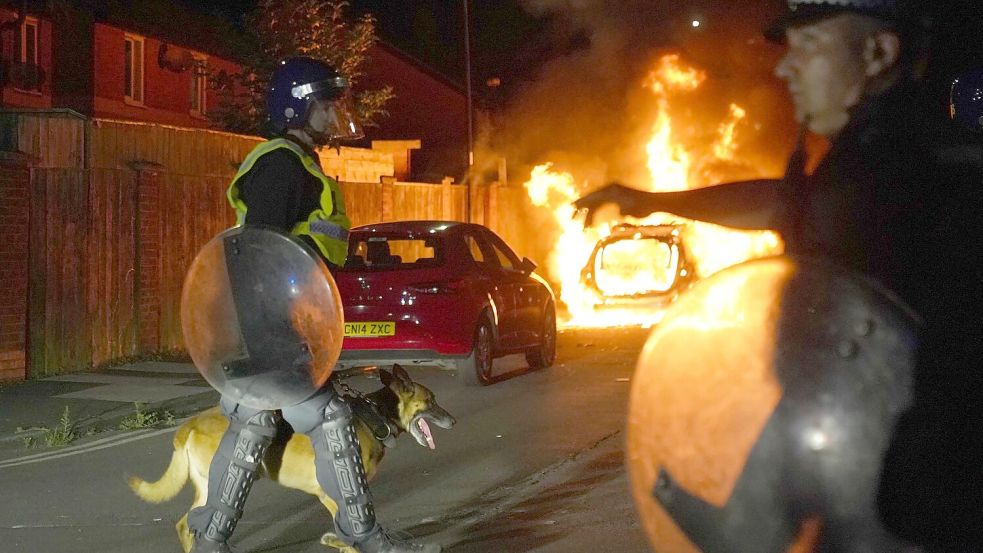 Seit mehr als einer Woche gibt es fast jeden Abend schwere Randale. (Archivbild) Foto: Owen Humphreys/PA Wire/dpa