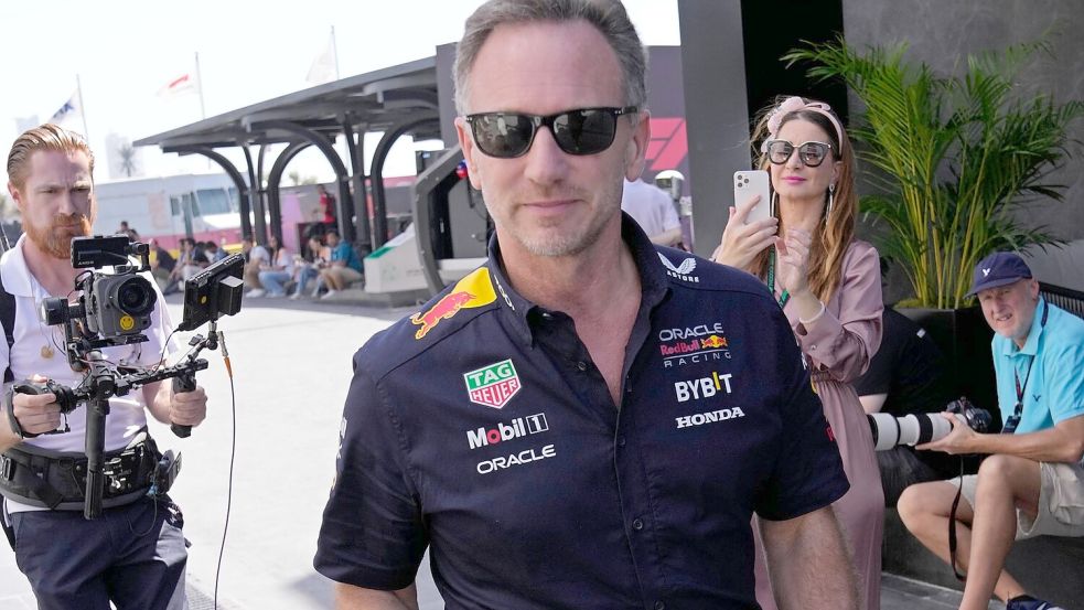 Christian Horner bleibt trotz Vorwürfen Teamchef bei Red Bull. Foto: Darko Bandic/AP/dpa