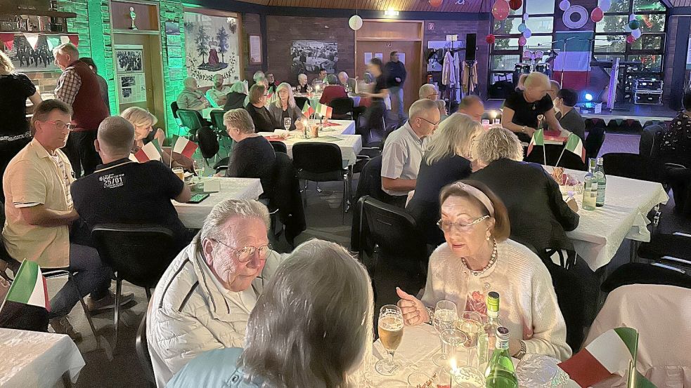 Stimmung im Schützenhaus: Der italienische Abend sorgte 2023 bei seiner Premiere für zufriedene Gesichter. Foto: privat