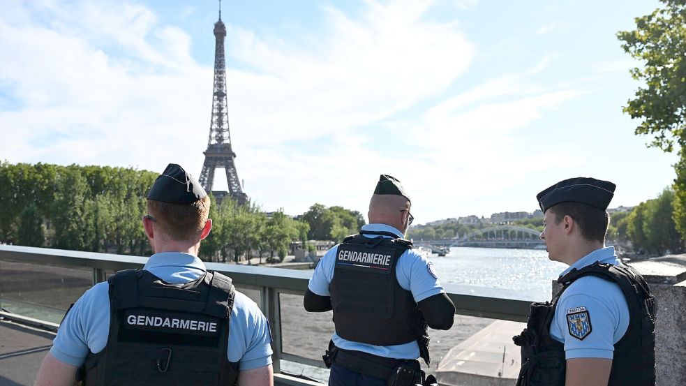 Etwa 30.000 Sicherheitskräfte sorgten am Wochenende in Paris für die Sicherheit. Foto: Sebastian Kahnert/dpa