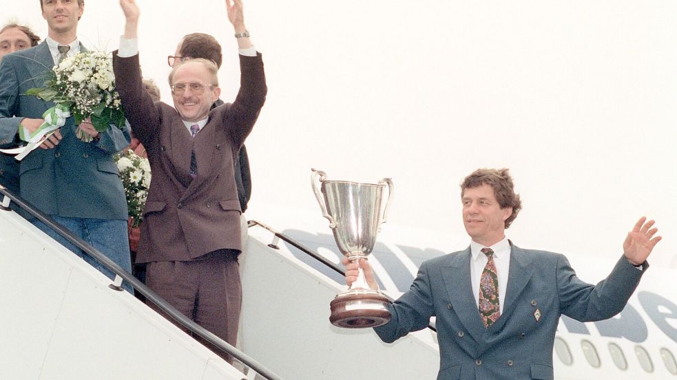 Willi Lemks größter Triumph: 1992 gewann Werder Bremen mit ihm als Manager und Otto Rehhagel als Trainer den Europapokal der Pokalsieger. Foto: picture alliance / dpa