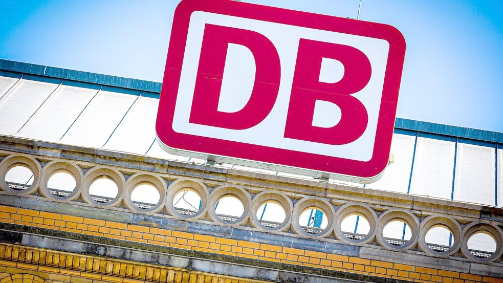 Die Deutsche Bahn hat neue Verträge mit Mobilitätsplattformen über den Vertrieb von Bahntickets geschlossen (Archivfoto). Foto: Moritz Frankenberg/dpa