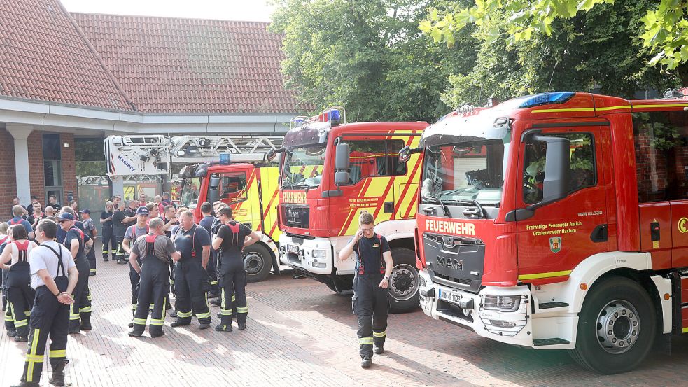 Viel Präsenz zeigte die Feuerwehr am Donnerstag bei der Sitzung des Feuerwehrausschusses. Fotos: Romuald Banik