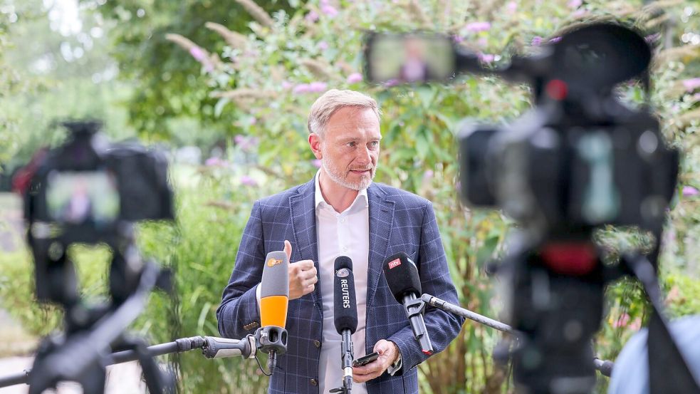 Finanzminister Lindner sieht Licht und Schatten bei Haushaltskompromiss. Foto: Christoph Reichwein/dpa