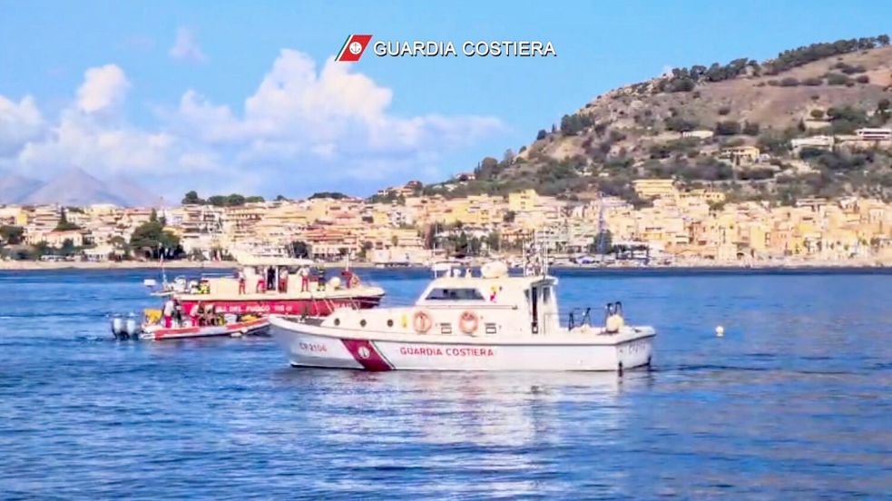 Vermisst werden sechs Menschen. Foto: Italian Coast Guard/Italian Coast Guard/AP/dpa