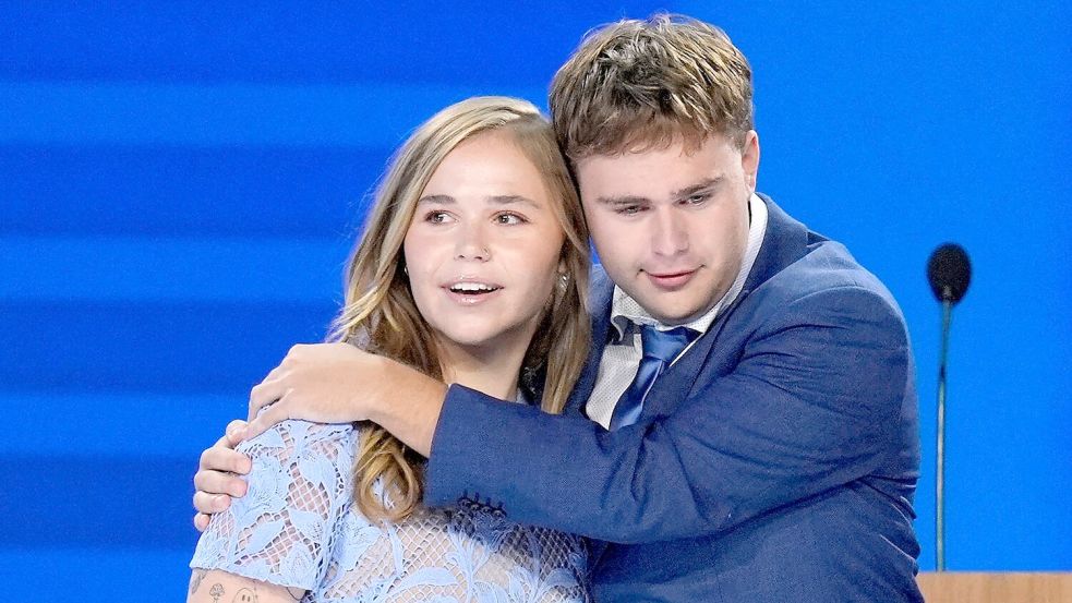 Hope und Gus Walz unterstützen ihren Vater. Foto: J. Scott Applewhite/AP/dpa