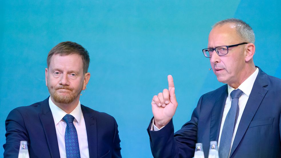 Wahlforum zur Landtagswahl in Sachsen: Von links Michael Kretschmer (CDU) und sein Herausforderer Jörg Urban (AfD). Foto: dpa/Robert Michael