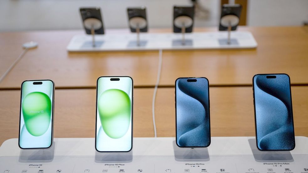 Das iPhone als freie Fläche für Apps anderer Anbieter als Apple? Das Digital-Gesetz DMA macht das für Nutzer in der EU möglich. (Archivbild) Foto: Monika Skolimowska/dpa