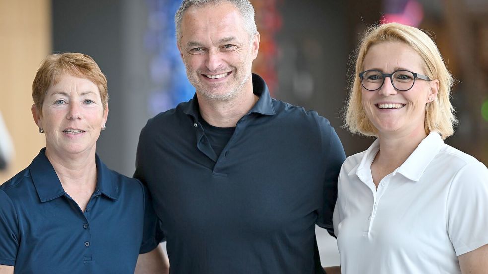 Neues Trio bei DFB-Frauen: Maren Meinert (li.), Christian Wück, Saska Bartusiak Foto: Arne Dedert/dpa