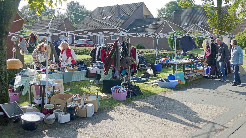 Von manchen Pavillons blieben nach dem Unwetter nur noch die Gerippe stehen. Fotos: Werner Jürgens