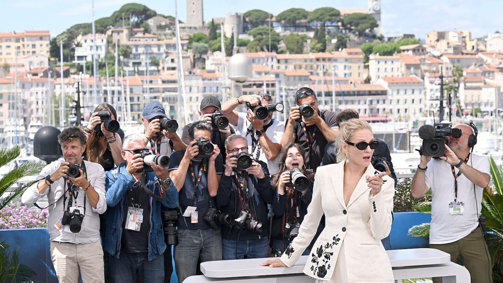 Im Mai zeigte sich Uma Thurman bei den 77. Filmfestival in Cannes für den Film „Oh Canada“. Eine Doku beschreibt nun ihr Leben. Foto: PA Wire