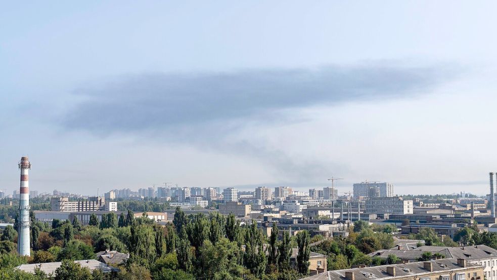 Rauchwolken: Die Ukraine hat einen der schwersten russischen Raketenangeiffe in zweieinhalb Jahren Krieg durchlitten. Foto: Andreas Stroh/ZUMA Press Wire/dpa