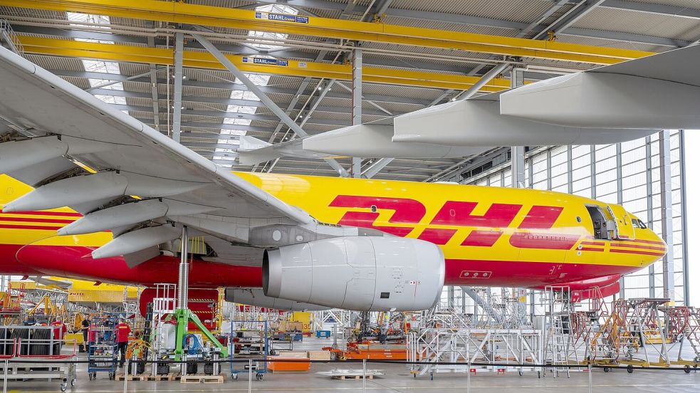 DHL-Flieger in Leipzig: Das Unternehmen hat die Sicherheitsmaßnahmen erhöht. (Archivbild) Foto: Hendrik Schmidt/dpa