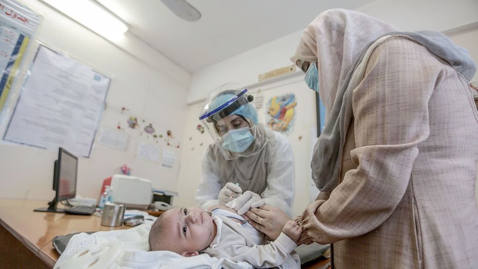 Hunderttausende Kinder sollen im Gazastreifen gegen Polio geimpft werden. (Archivbild) Foto: Mohammed Talatene/dpa