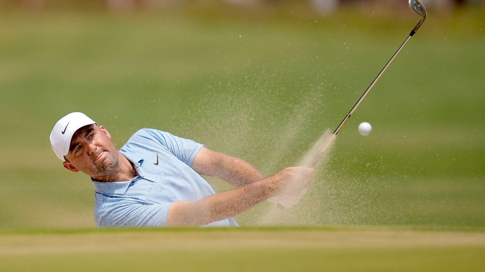 Scottie Scheffler hat auch das Saisonfinale der PGA-Tour gewonnen. Foto: Mike Stewart/AP/dpa