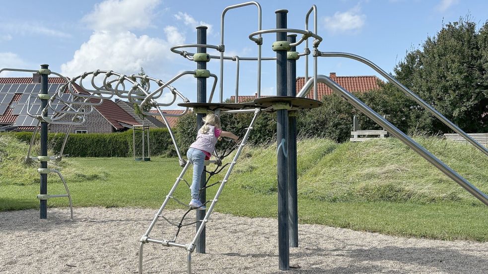 Der Spielplatz Siedland in Süderneuland ist sehr beliebt. Hier will die Kurverwaltung Fitnessgeräte für Erwachsene aufbauen. Foto: Rebecca Kresse