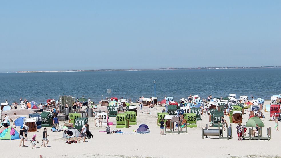 Sommerlicher Trubel am Strand von Neuharlingersiel. Foto: Archiv/Oltmanns