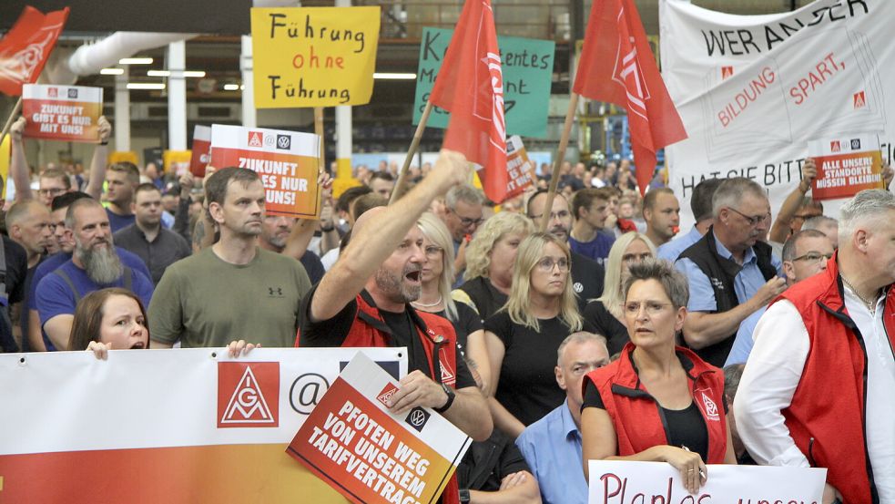 Von Arbeitern und ihren Vertretern gab es wütenden Protest. Foto: Betriebsrat VW Emden