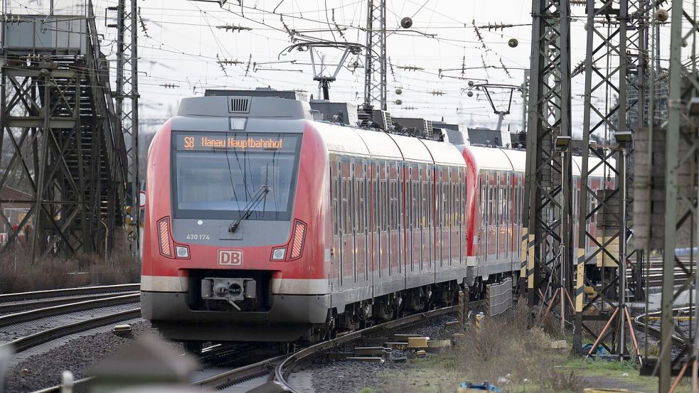 Nach erheblichen Einschränkungen im Bahnverkehr läuft wieder alles planmäßig. Foto: Sebastian Gollnow/dpa