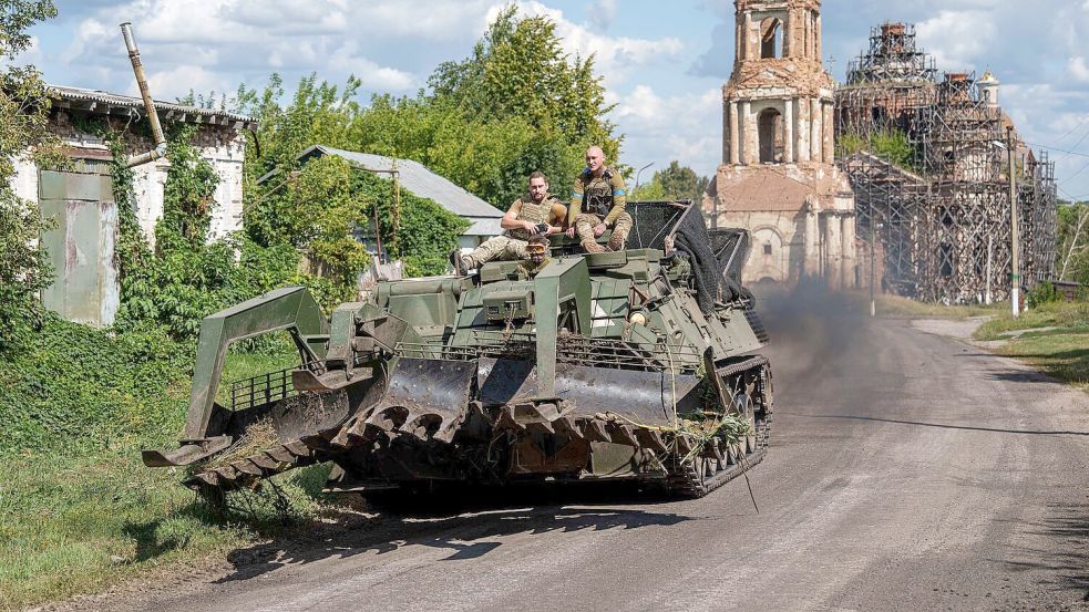 Die Region Sumy in Nachbarschaft zu Russland ist immer wieder Ziel von Angriffen. (Archivbild) Foto: Evgeniy Maloletka/AP/dpa