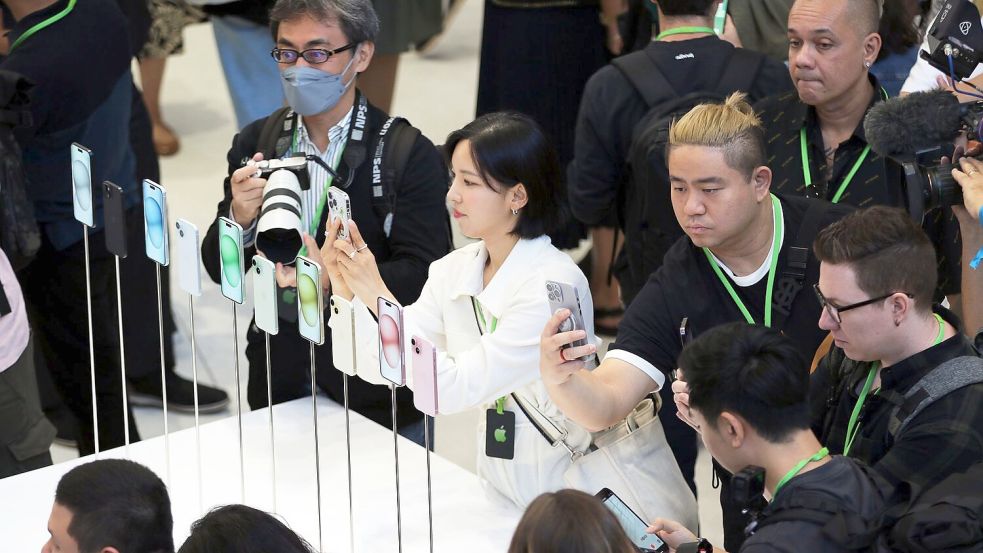 Bei Apples September-Event gibt es traditionell neue iPhone-Modelle zu sehen. (Archivbild) Foto: Christoph Dernbach/dpa