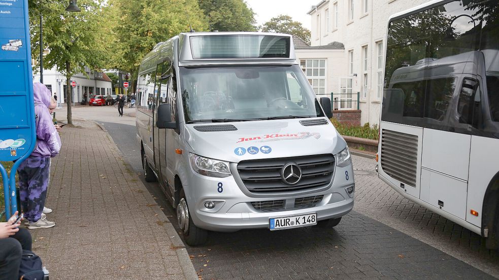 Nicht jeder Auricher Anrufbus kann auch Rollstuhlfahrer transportieren. Darum wurden die Taxigutscheine eingeführt. Foto: Romuald Banik