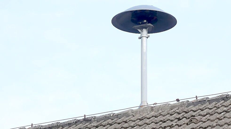 Eine Sirene auf dem Dach der Auricher Ortsfeuerwehr. Foto: Romuald Banik