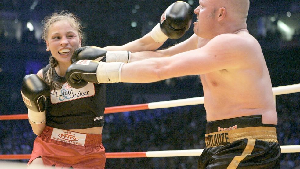 Viele rätseln: Was bezweckt Raab mit dem neuen Boxkampf? Foto: Jörg Carstensen/dpa