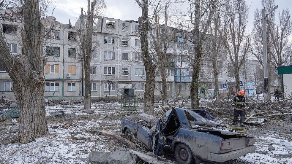 Russische Armee setzt Angriffe gegen Pokrowsk fort. (Archivbild) Foto: Evgeniy Maloletka/AP/dpa